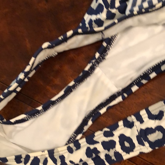 Bikini - Picture 3 of 6